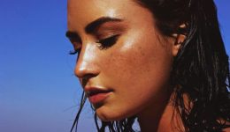 Demi Lovato summer look